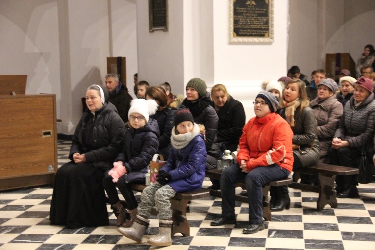 Roraty w parafii Niepokalanego Poczęcia NMP w Rawie