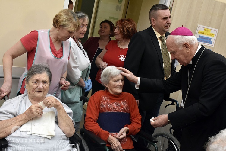 Spotkanie opłatkowe z biskupem w Hospicjum im. św. Ojca Pio