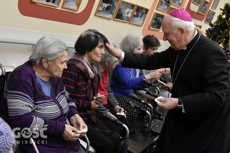 Spotkanie opłatkowe z biskupem w Hospicjum im. św. Ojca Pio