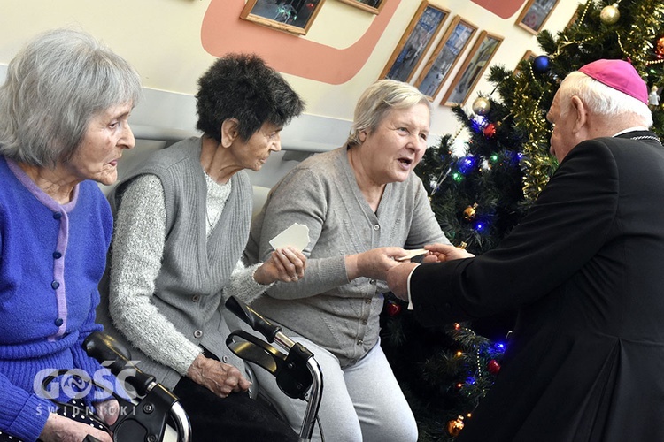 Spotkanie opłatkowe z biskupem w Hospicjum im. św. Ojca Pio