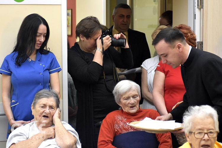 Spotkanie opłatkowe z biskupem w Hospicjum im. św. Ojca Pio