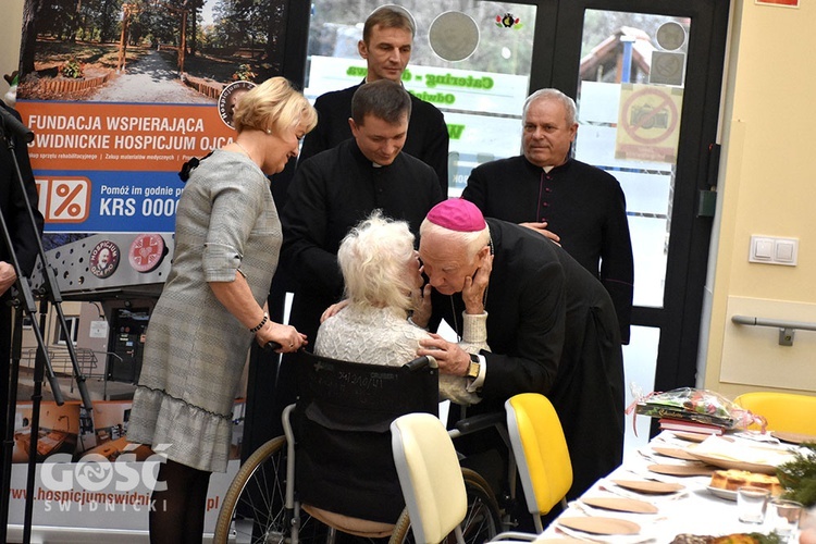 Spotkanie opłatkowe z biskupem w Hospicjum im. św. Ojca Pio