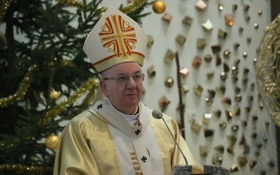 Abp Budzik: Nieskończony jest Bogiem bliskim każdemu człowiekowi