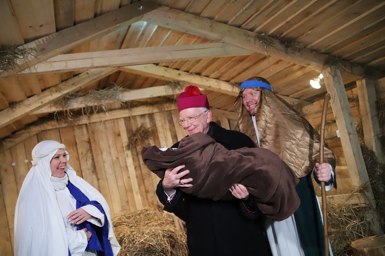 Ojcowie franciszkanie już po raz 28. zapraszają do podziwiania Żywej Szopki