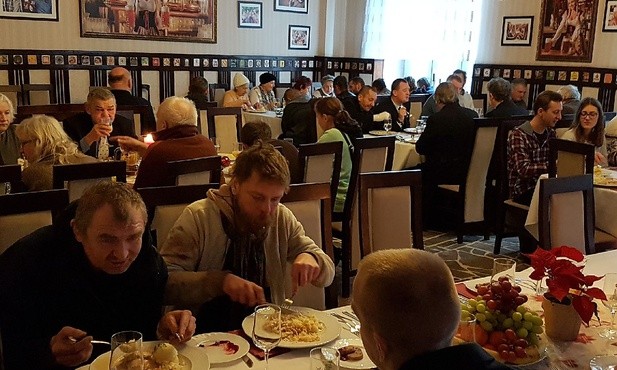 Wykwintnie, a przede wszystkim wśród ludzi