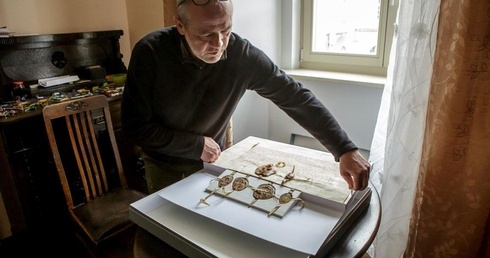 Po zakończonej renowacji do Kłodzka wróciły bezcenne starodruki z archiwum Jezuitów
