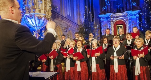 Serca połączone dobrocią