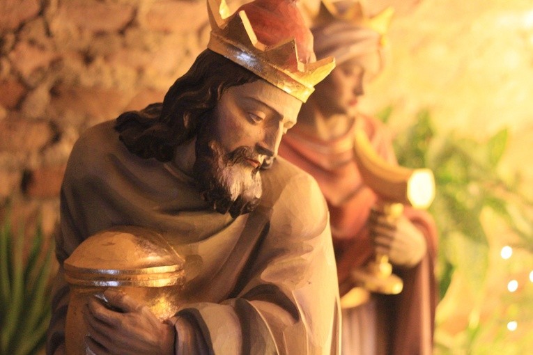 Kolędowanie i jasełka przy żywej szopce w Głogówku