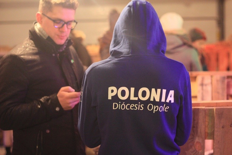 Kolędowanie i jasełka przy żywej szopce w Głogówku
