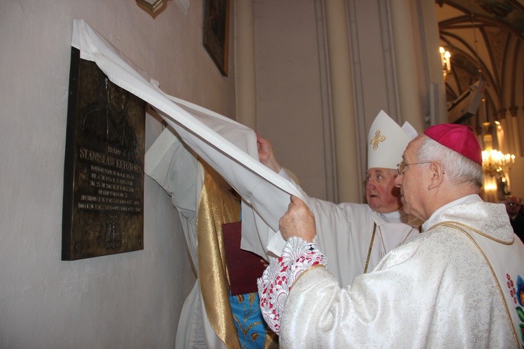 W Pszczonowie o pochodzącym z parafii biskupie przypominać będzie tablica pamiątkowa