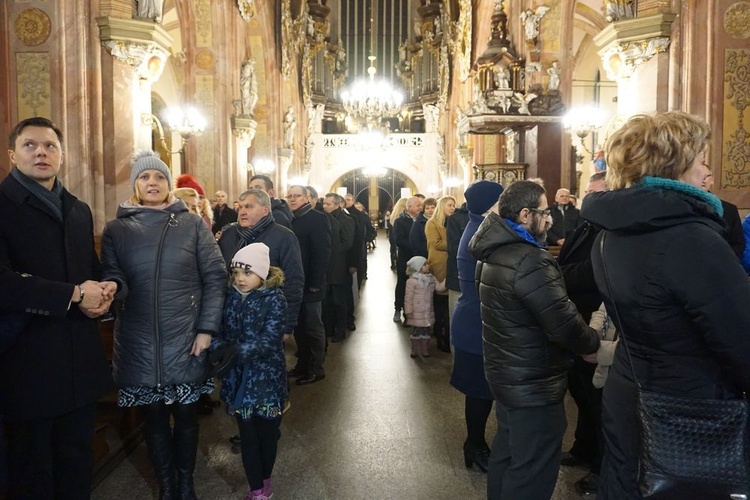 Święto Świętej Rodziny - spotkanie rodzin z biskupem Ignacym Decem