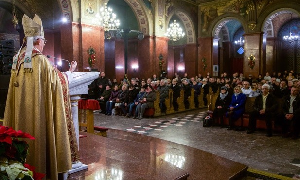 Abp Skworc: Społeczeństwo i państwo istnieją dla rodziny i dzięki niej