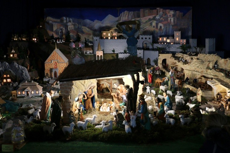 Ruchoma szopka w kościele ojców bernardynów