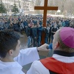 W marcu w Radomiu szkolne rekolekcje zakończył wspólny przemarsz ulicami miasta