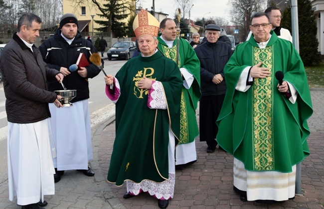 W styczniu promenada przy skarżyskim sanktuarium MB Miłosierdzia otrzymała imię bp. Edwarda Materskiego