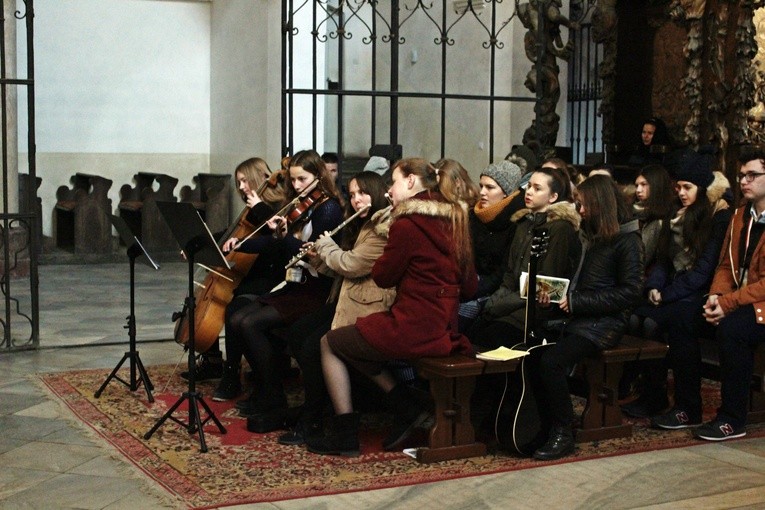 Rekolekcje sylwestrowe dla młodzieży w Henrykowie (dzień 3)