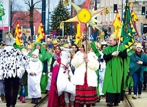 ▲	W Olsztynie w rytm kolędy „Bóg się rodzi” od kilku lat wszyscy tańczą poloneza.