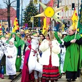 ▲	W Olsztynie w rytm kolędy „Bóg się rodzi” od kilku lat wszyscy tańczą poloneza.