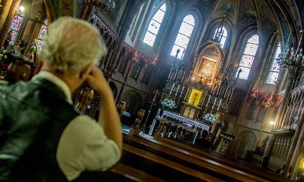 Skoncentrowanie się na Bogu w ciszy i skupieniu