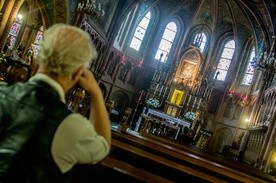 Skoncentrowanie się na Bogu w ciszy i skupieniu