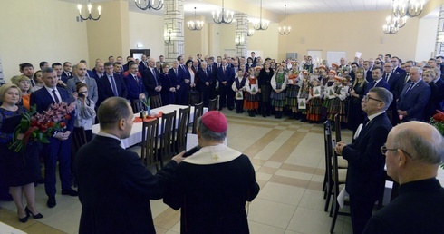 Po nabożeństwie i konferencji w kaplicy przyszedł czas na życzenia w seminaryjnym refektarzu