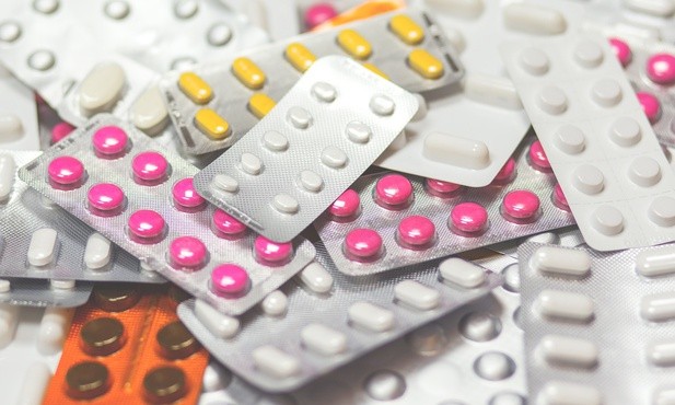 Jak skutecznie odzyskiwać aluminium i tworzywa sztuczne z odpadów po blistrach farmaceutycznych?