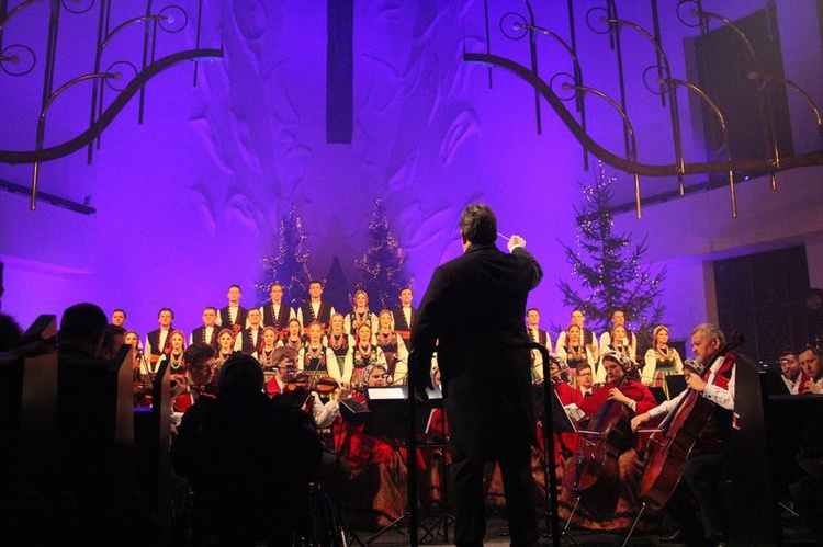 Charytatywny koncert "Mazowsza" w parafii Matki Bożej Królowej Polski w Lublinie