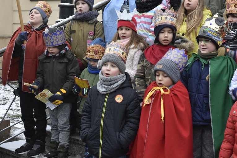 Świebodzice. Dzieci rozgrzały przybyłych kolędami