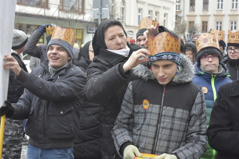 Świebodzice. Dzieci rozgrzały przybyłych kolędami