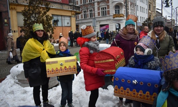 Papierowe korony, ale prawdziwy pokłon