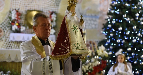 Błogosławieństwo figurką Dzieciątka Jezus