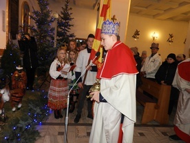 Na zakończenie orszaku Mędrcy złożyli Jezusowi dary