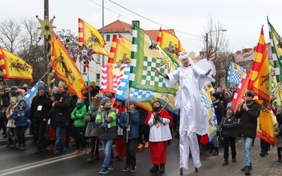 Z aniołami na szczudłach