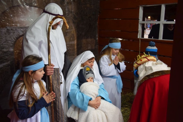 Dzierżoniów. Naprawdę przynieśli złoto, kadzidło i mirrę