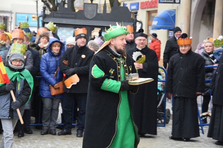 Dzierżoniów. Naprawdę przynieśli złoto, kadzidło i mirrę