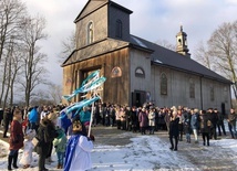 Po królewsku, w koronach, z pokłonem