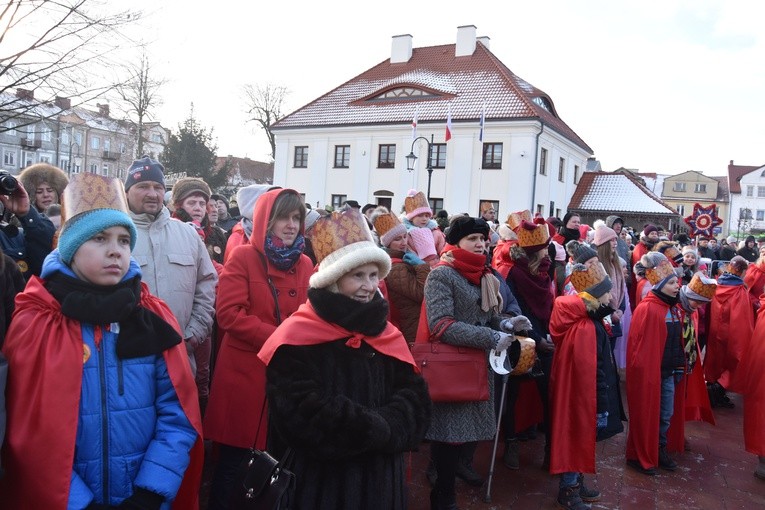 Orszak wzbudzał zainteresowanie starszych i młodszych