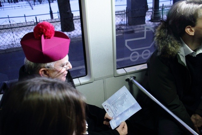 Kolędowanie z metropolitą w tramwaju MPK 2019