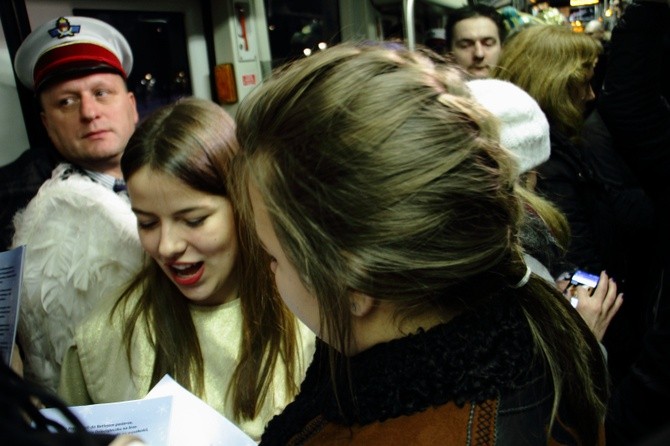 Kolędowanie z metropolitą w tramwaju MPK 2019