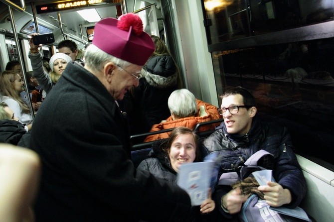 Kolędowanie z metropolitą w tramwaju MPK 2019