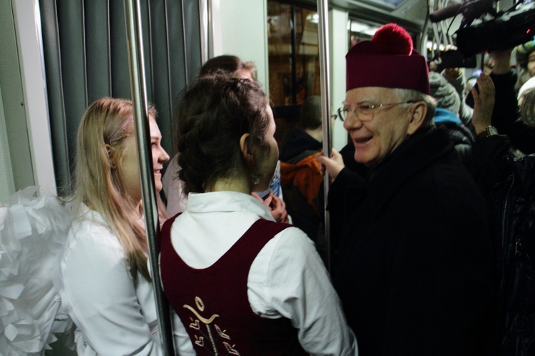 Kolędowanie z metropolitą w tramwaju MPK 2019