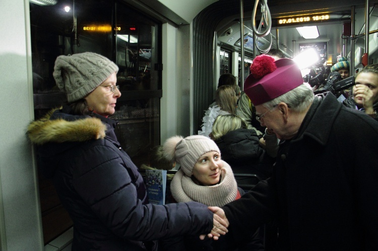 Kolędowanie z metropolitą w tramwaju MPK 2019