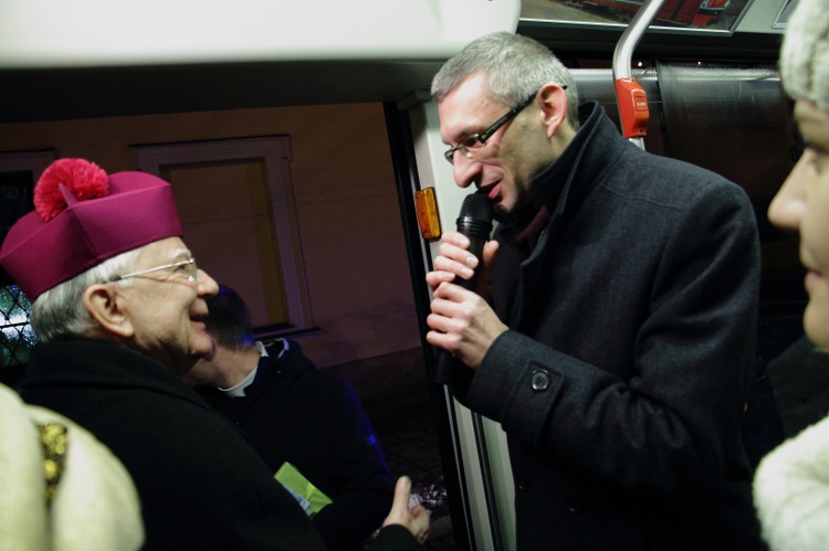 Kolędowanie z metropolitą w tramwaju MPK 2019