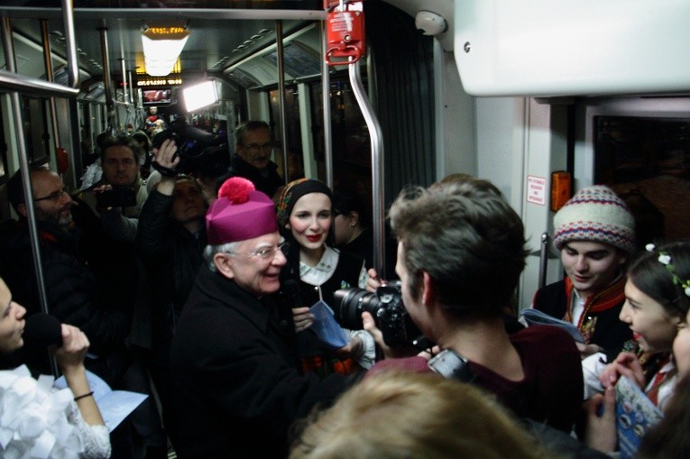 Kolędowanie z metropolitą w tramwaju MPK 2019