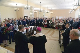 Druga część wydarzenia odbyła się w seminaryjnym refektarzu. Tutaj składano sobie życzenia.