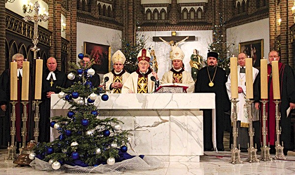 ▲	Ekumeniczna modlitwa łączy chrześcijan różnych wyznań. 