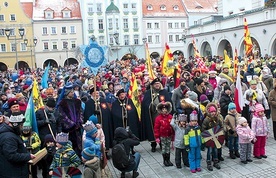 Różnokolorowe pochody spotkały się na rynku w Gliwicach.