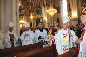 W Pszczonowie modliło się kilku biskupów, kapłanów i rzesza wiernych.