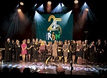 ▼	Radiowcy podczas jubileuszowej gali.