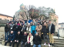 Grupa uczestników Europejskiego Spotkania Młodych w Madrycie w drodze powrotnej odwiedziła Ars.